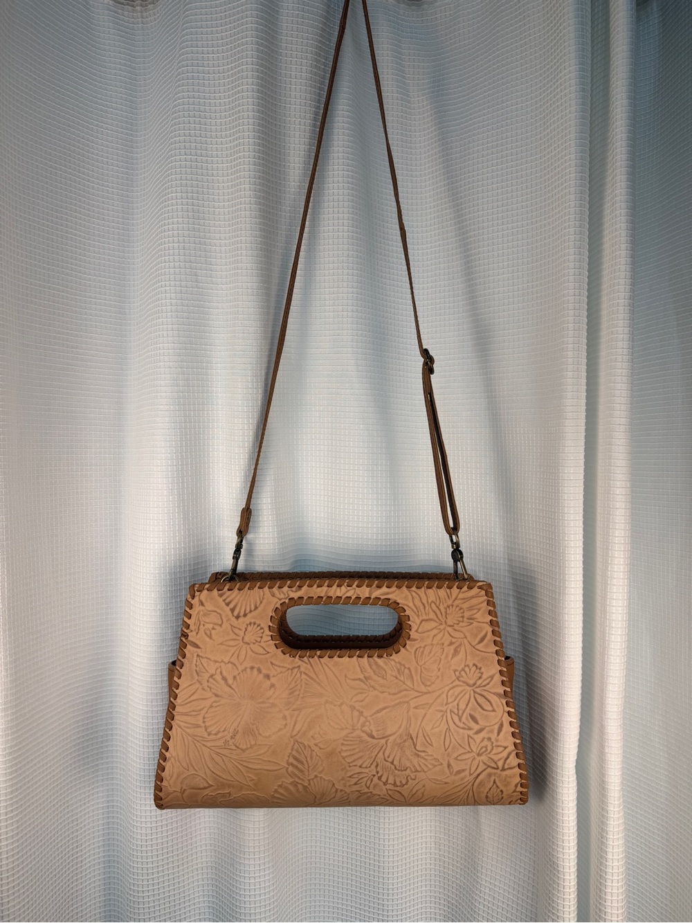 The Sak Riviera Tan Tooled Leather Cutout Handle Crossbody Clutch - RARE EUC